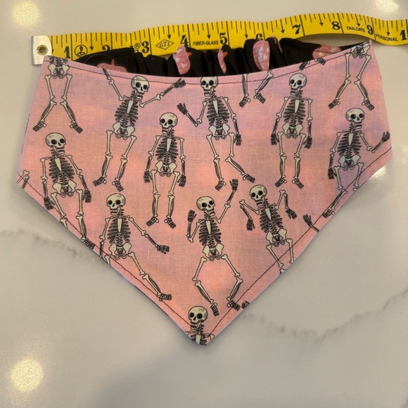 Reversible Scrunchi Black Pink Pumpkin & Skeletons Dog Bandanas - Picture 4 of 5